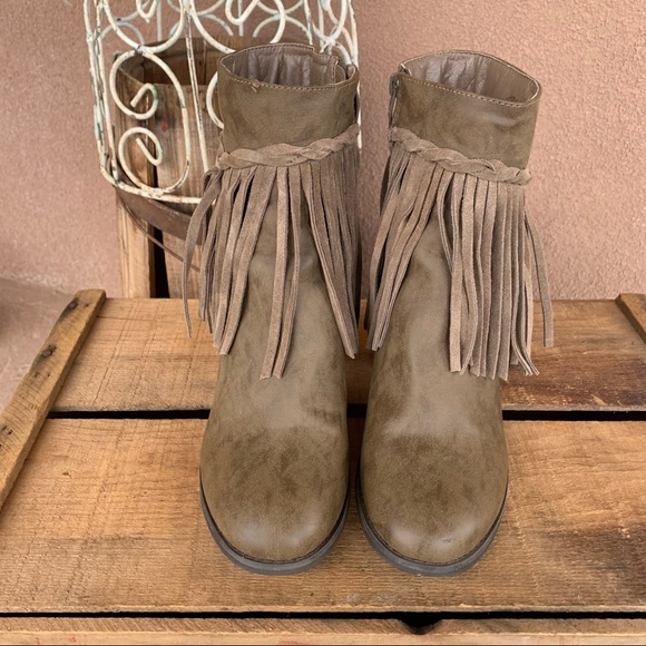 Sbicca Patricia Fringe Ankle Boot - Picture 3 of 8